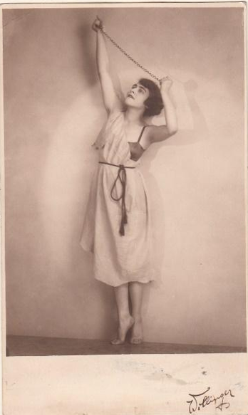 Figure 5. Smiljana Mandukic in her choreography Slave.